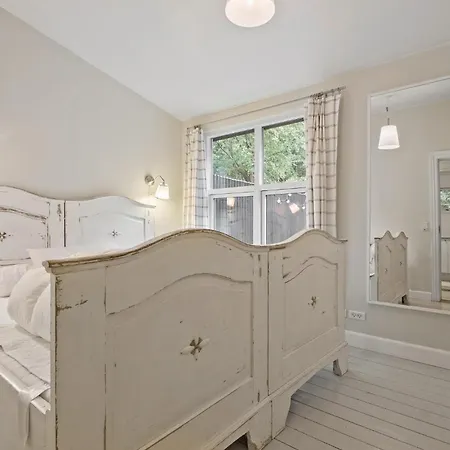 Дом отдыха Lovely In With Wifi